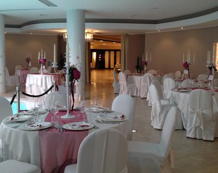 Matrimonio allestimeni tavoli a bordo piscina - Best Western Premier Villa Fabiano Palace Hotel