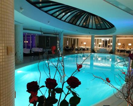 Matrimonio location piscina e rose rosse - Best Western Premier Villa Fabiano Palace Hotel