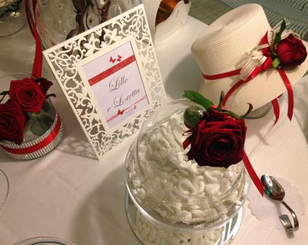 Matrimonio confettata particolare con rosa rossa - Best Western Premier Villa Fabiano Palace Hotel